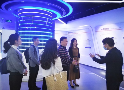 共探校企合作之路 | 深圳华中科技大学研究院领导莅临欣旺达参观指导